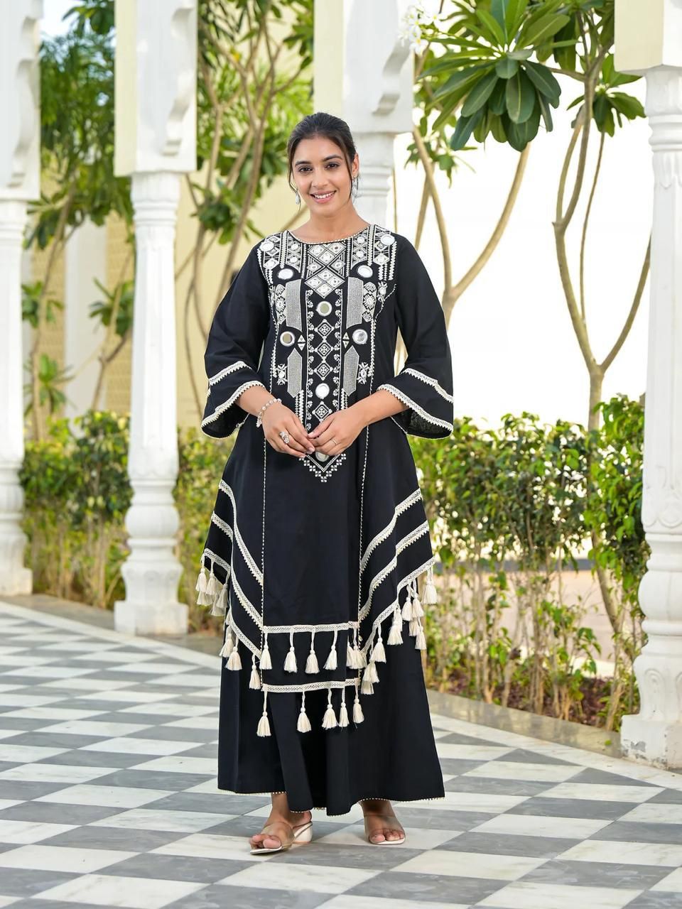 Elegant Black & White Embroidered Kurta...
