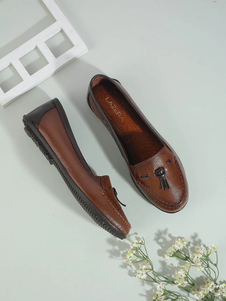 Modern Flat Close-Toe Everyday Sandal