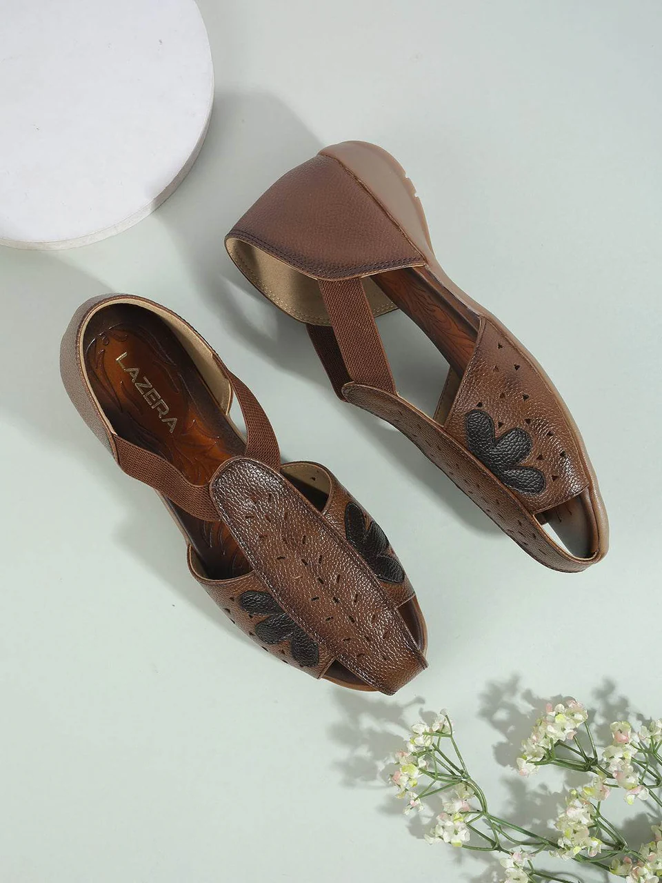 Modern Flat Close-Toe Everyday Sandal