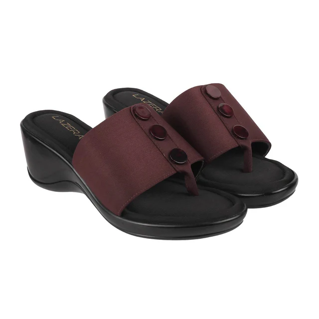 Womens Modé Chic Buttoned Wedges