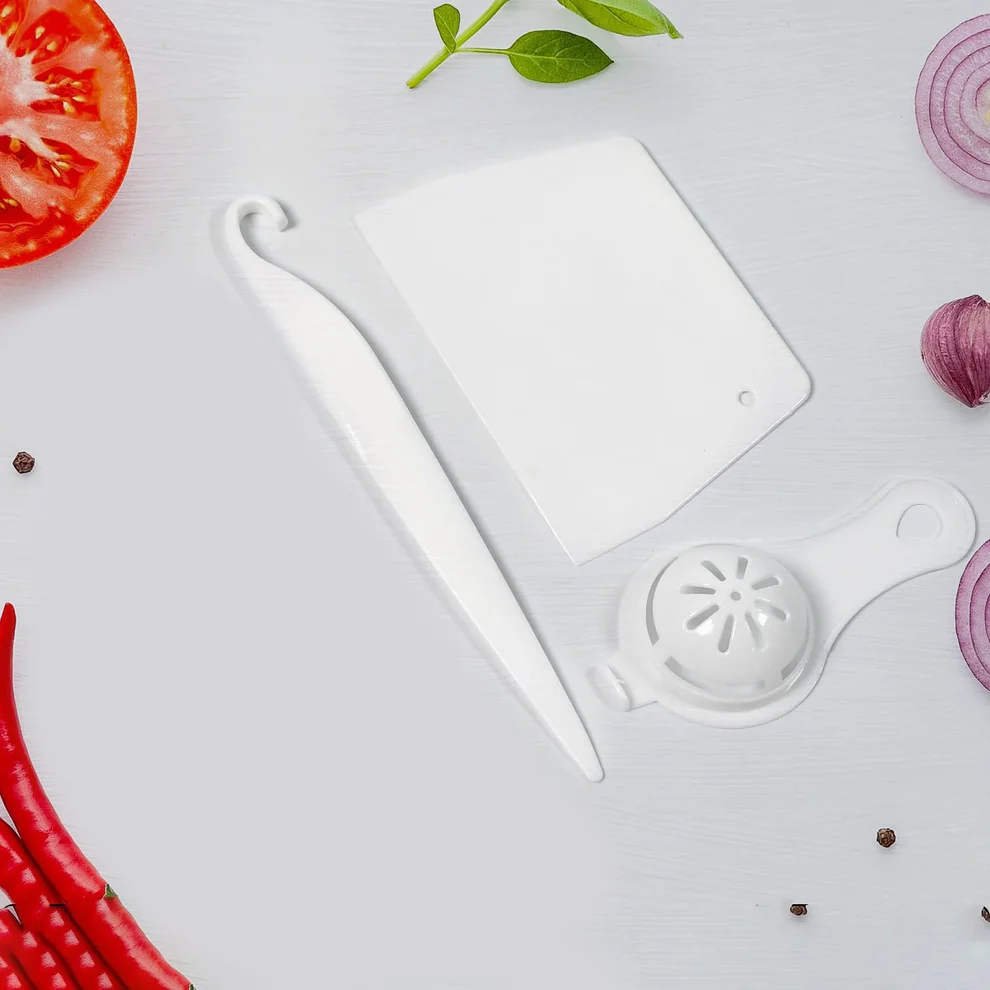 Essential Cake Decorating Kit: 3-Piece S...