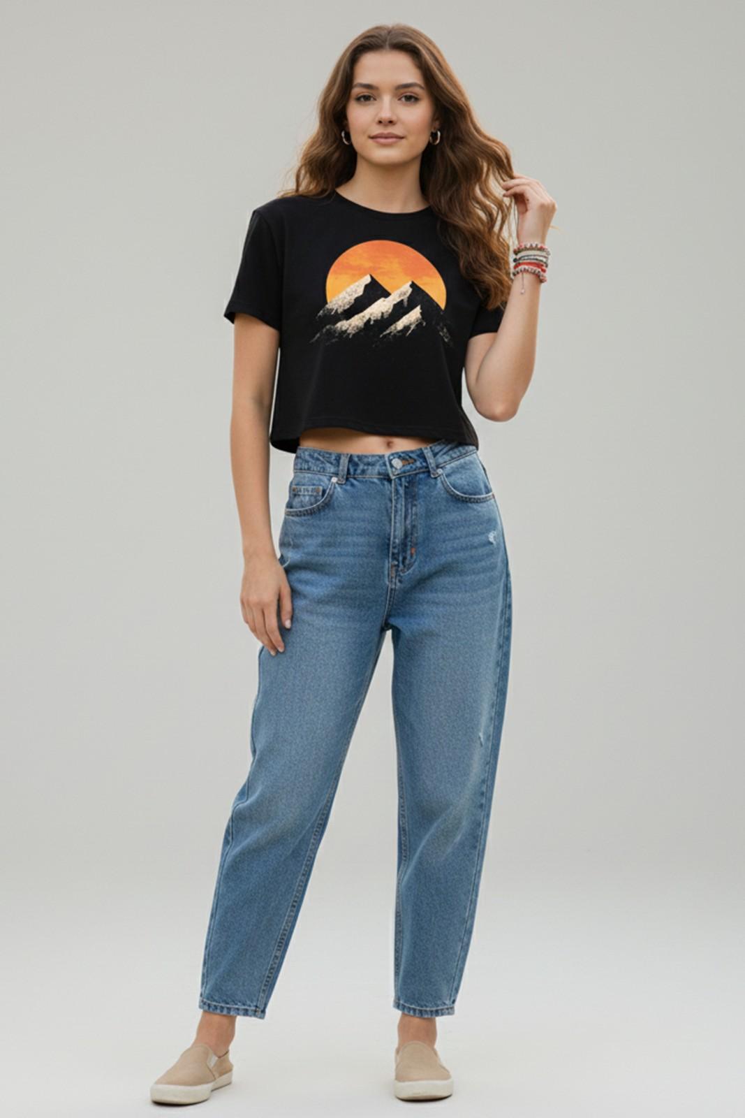 THE GOLDEN PEAK CROP TEE