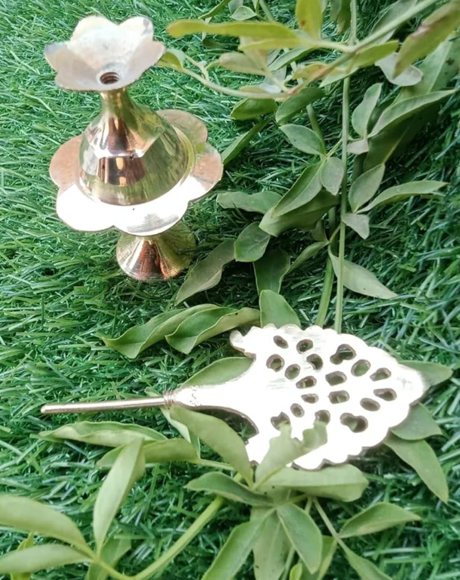 Brass Surmedani With Funnel/Kuppi And Surma Use In Eye's Makeup [Size-14-cm] Pack Of-1 Funnel, 2 Surma Packed,1 Brass Surmedani