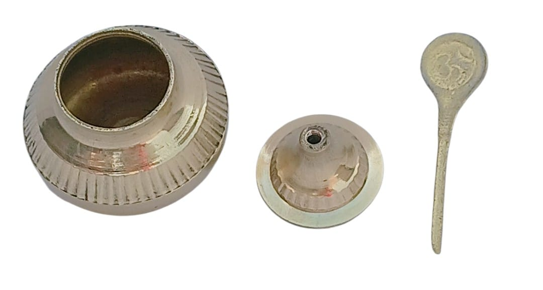 Mii Art Brass Sindoor Dibbi With Salai/Stick | Kumkum Box & Sindoor Dani for Pooja & Married Women | Traditional Brass Sindur Box (2 Inch, Golden)