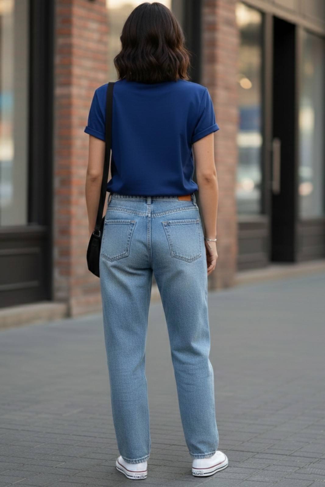 FLORA GRAPHIC PRINTED REGULAR TEE